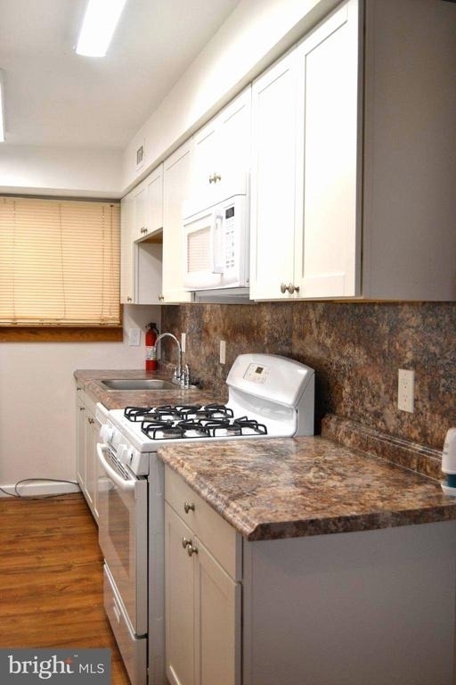 122 Centre Ave Avenue - Photo 2