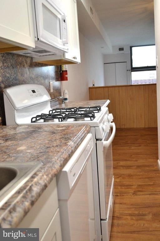 122 Centre Ave Avenue - Photo 3