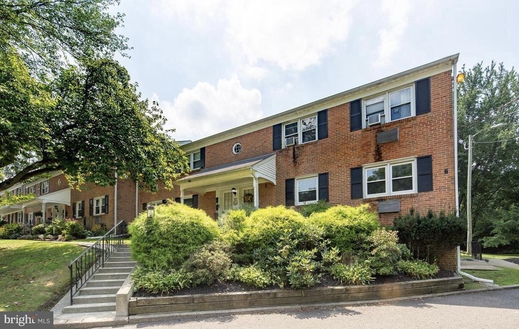 204 Warwick Road - Photo 1