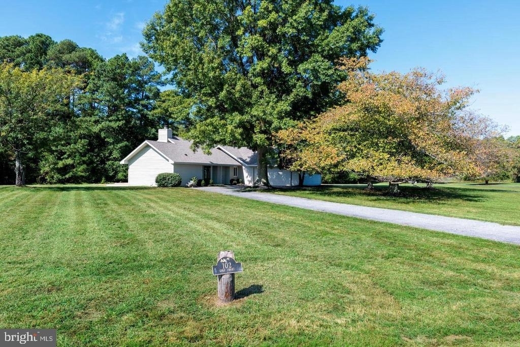 102 Golf Court - Photo 1