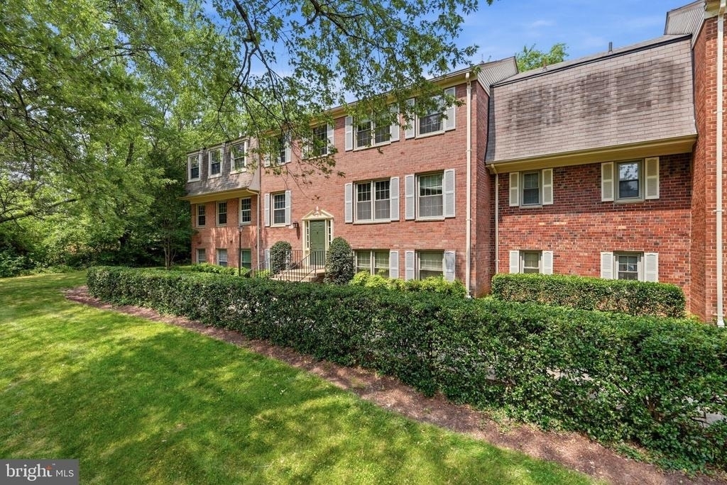 5976 Westchester Park Drive - Photo 2