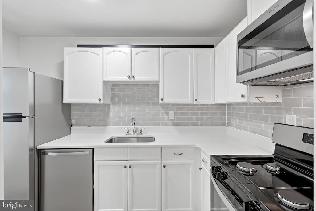 5976 Westchester Park Drive - Photo 16