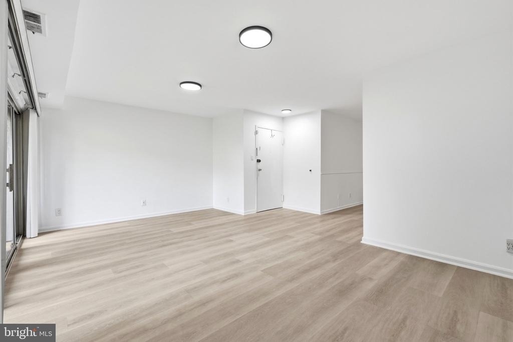 5976 Westchester Park Drive - Photo 9