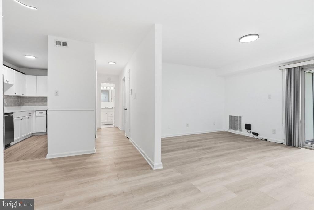 5976 Westchester Park Drive - Photo 7