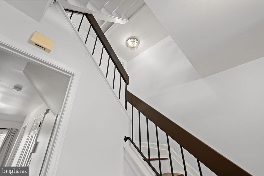 7020 Storch Lane - Photo 7