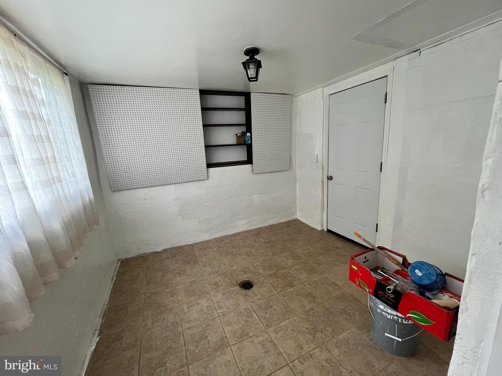 718 Maple Avenue - Photo 32