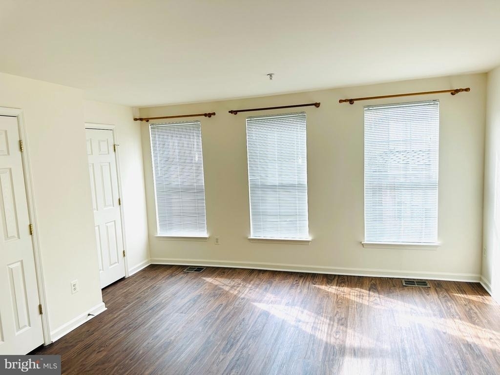 311 Cross Green Street - Photo 8