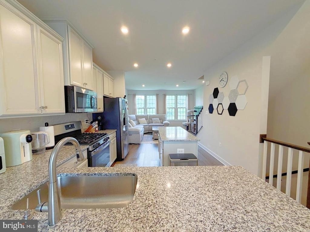 19536 Montgomery Village Avenue - Photo 12