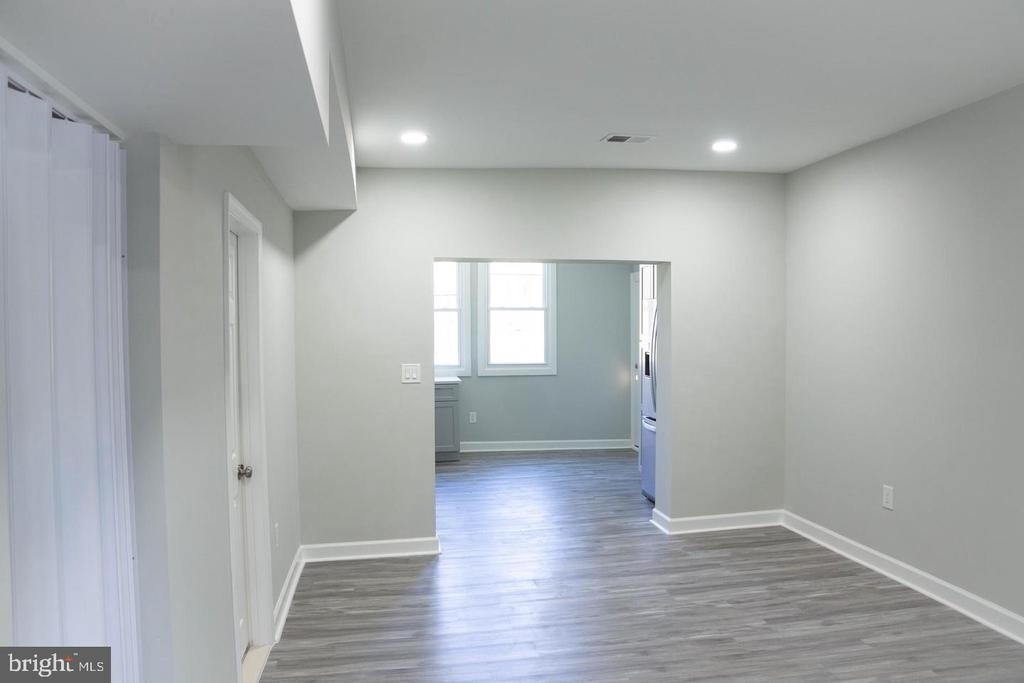 1009 Main Street - Photo 5
