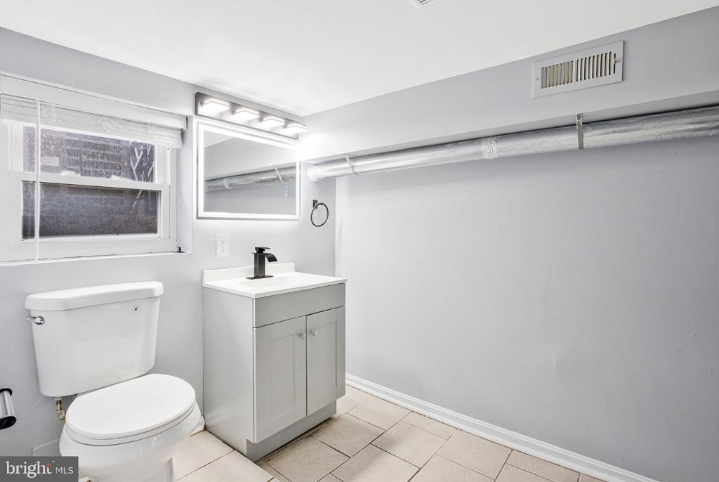 1145 W Cross Street - Photo 14
