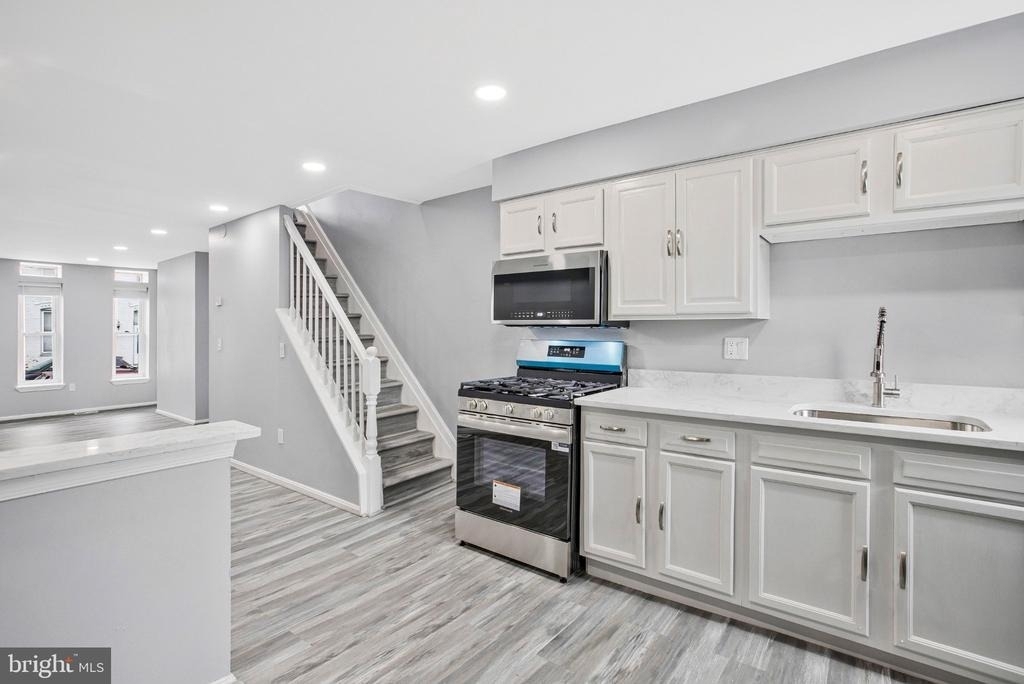 1145 W Cross Street - Photo 16