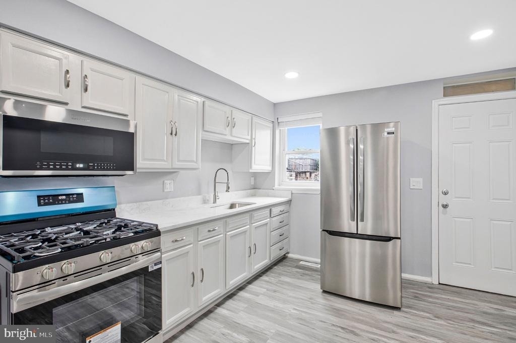 1145 W Cross Street - Photo 8