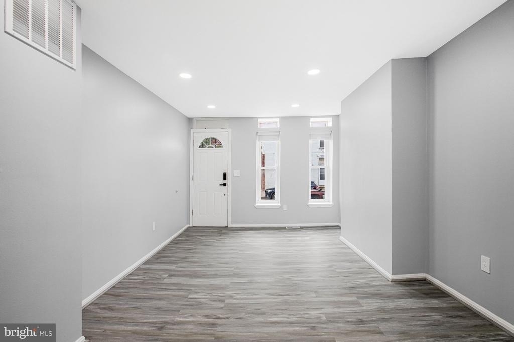 1145 W Cross Street - Photo 4