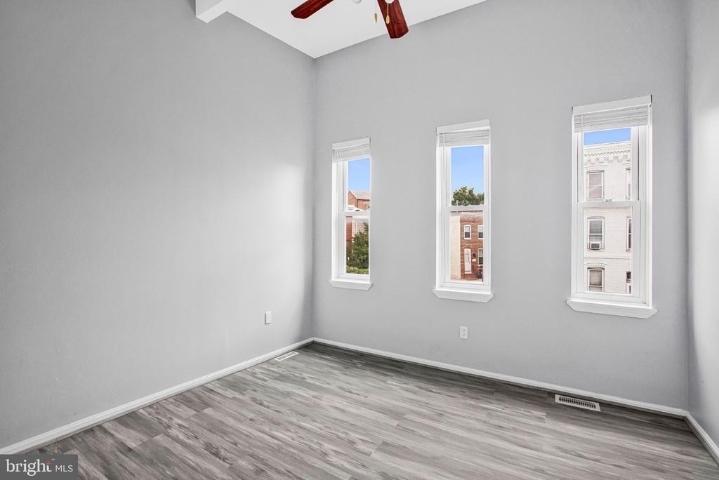 1145 W Cross Street - Photo 18