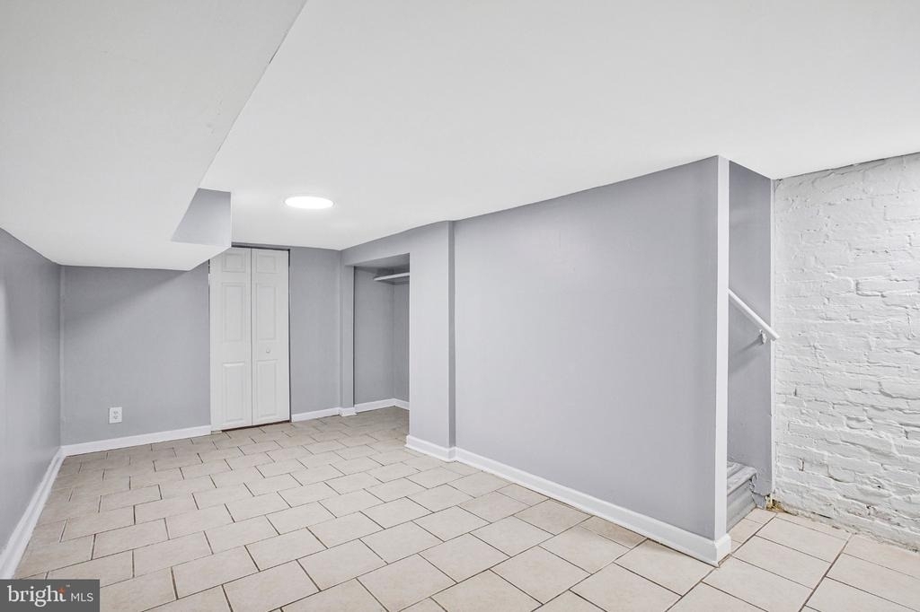 1145 W Cross Street - Photo 22