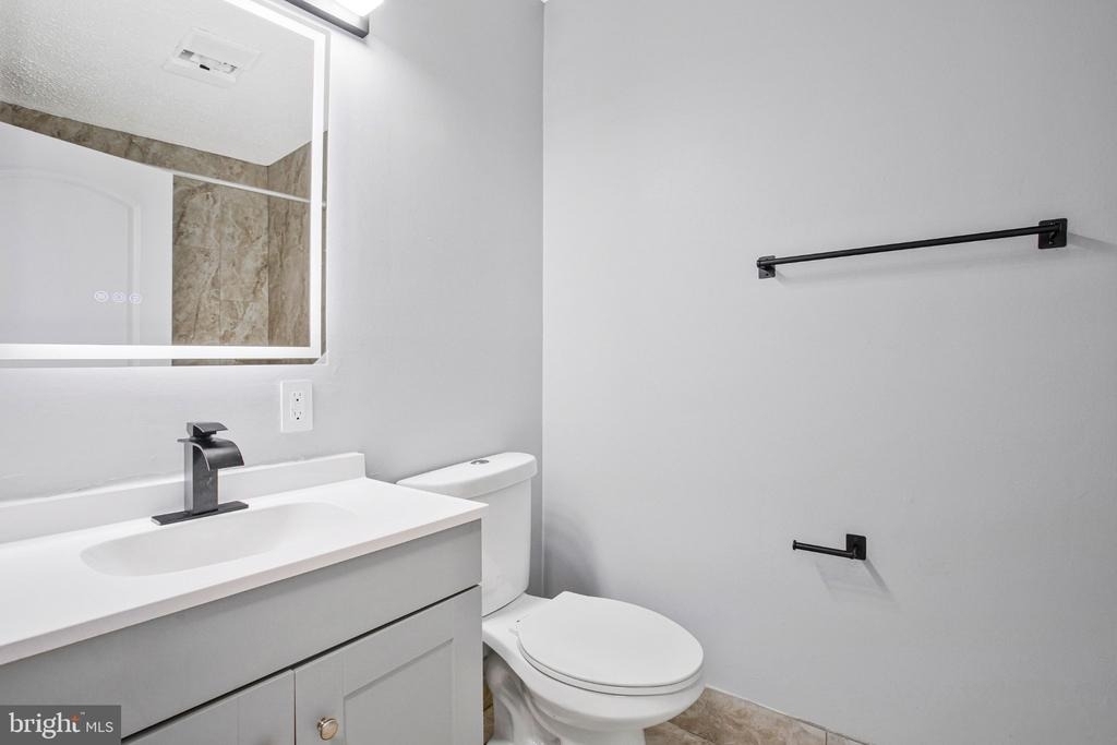 1145 W Cross Street - Photo 20