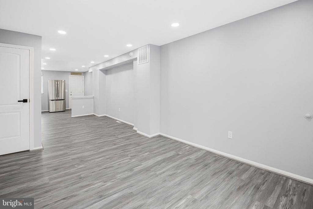 1145 W Cross Street - Photo 6