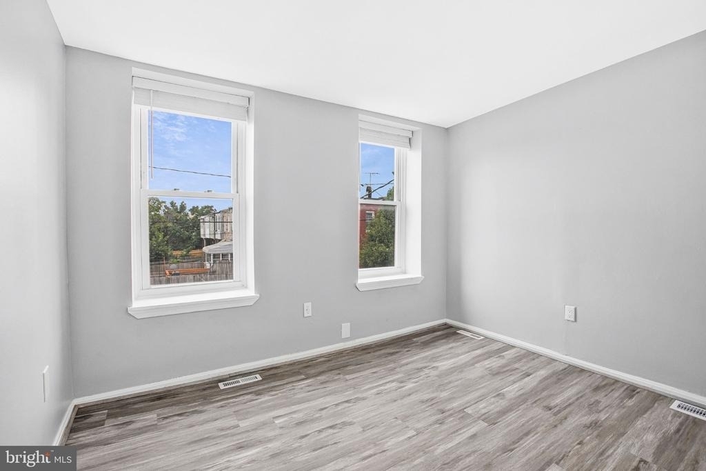 1145 W Cross Street - Photo 10