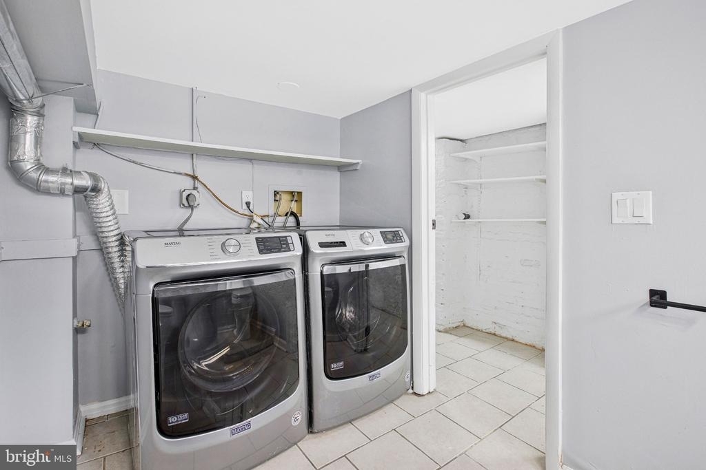 1145 W Cross Street - Photo 15