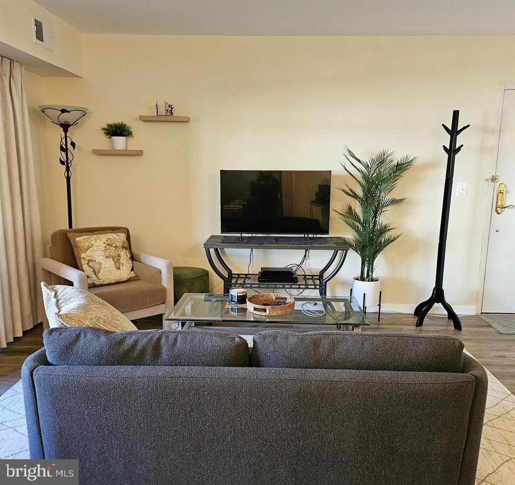 304 Forbes Street - Photo 3