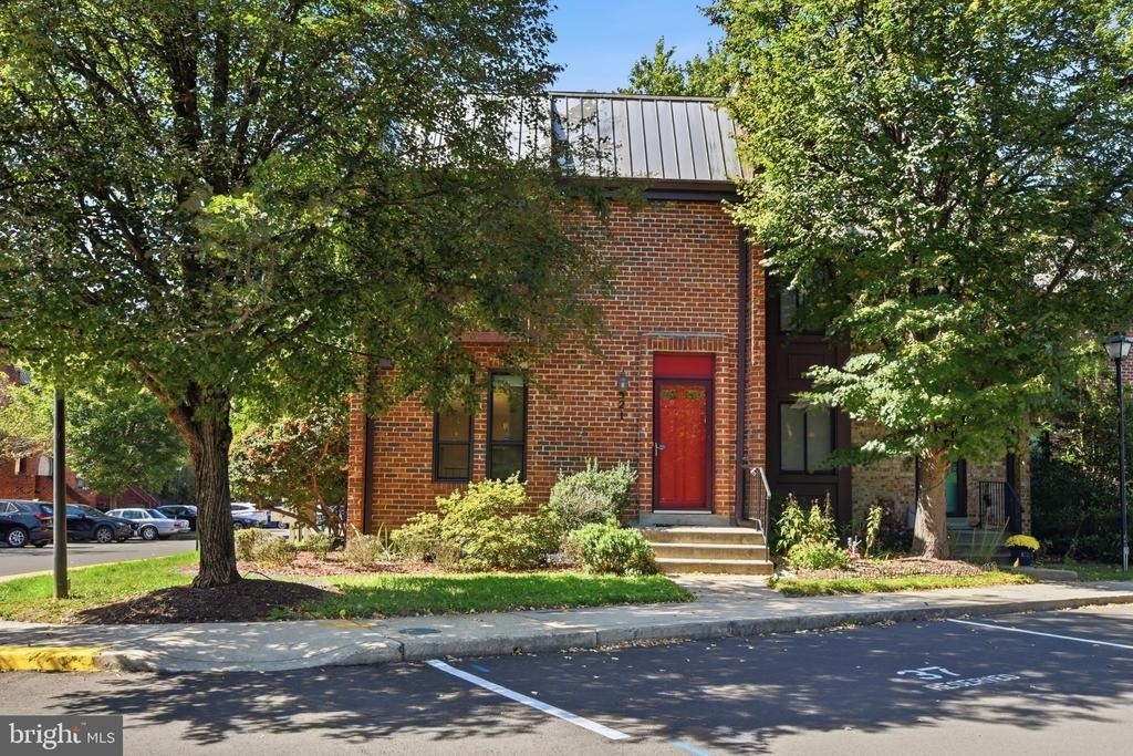 521 Brummel Court Nw - Photo 0