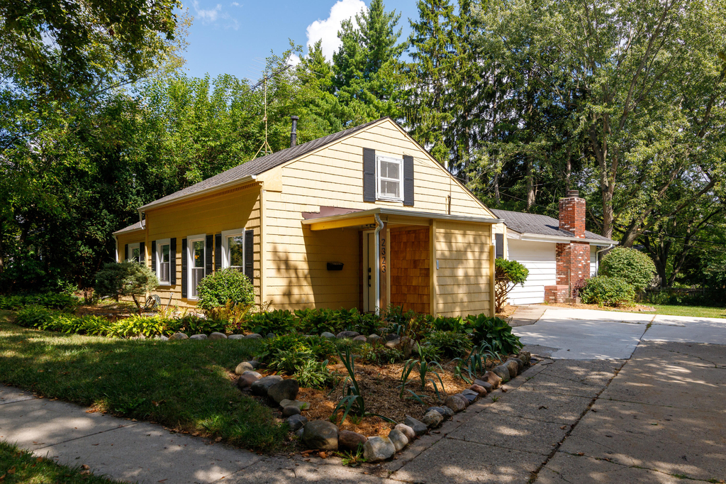 2323 Yost Boulevard - Photo 0