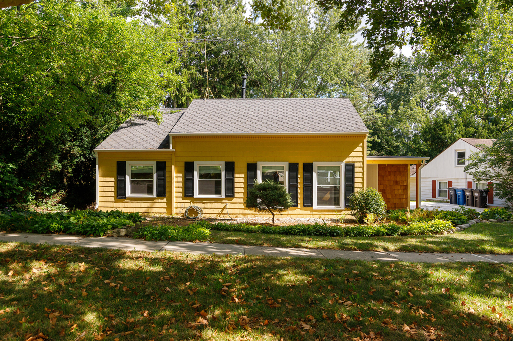 2323 Yost Boulevard - Photo 1