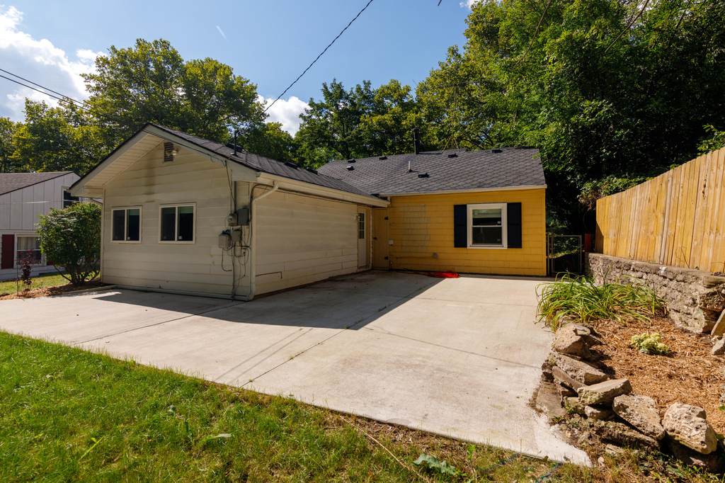 2323 Yost Boulevard - Photo 21