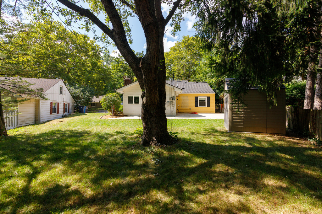 2323 Yost Boulevard - Photo 22