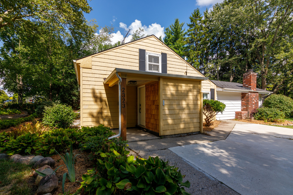 2323 Yost Boulevard - Photo 2