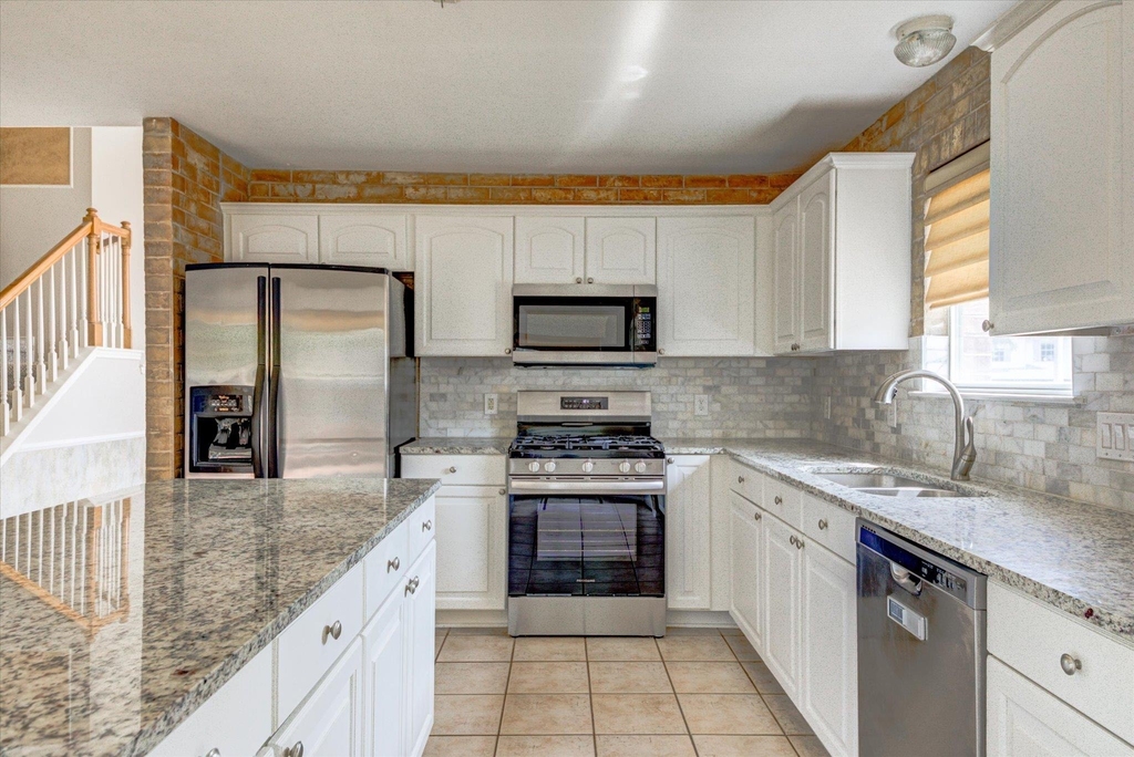 722 Settlement St - Photo 4