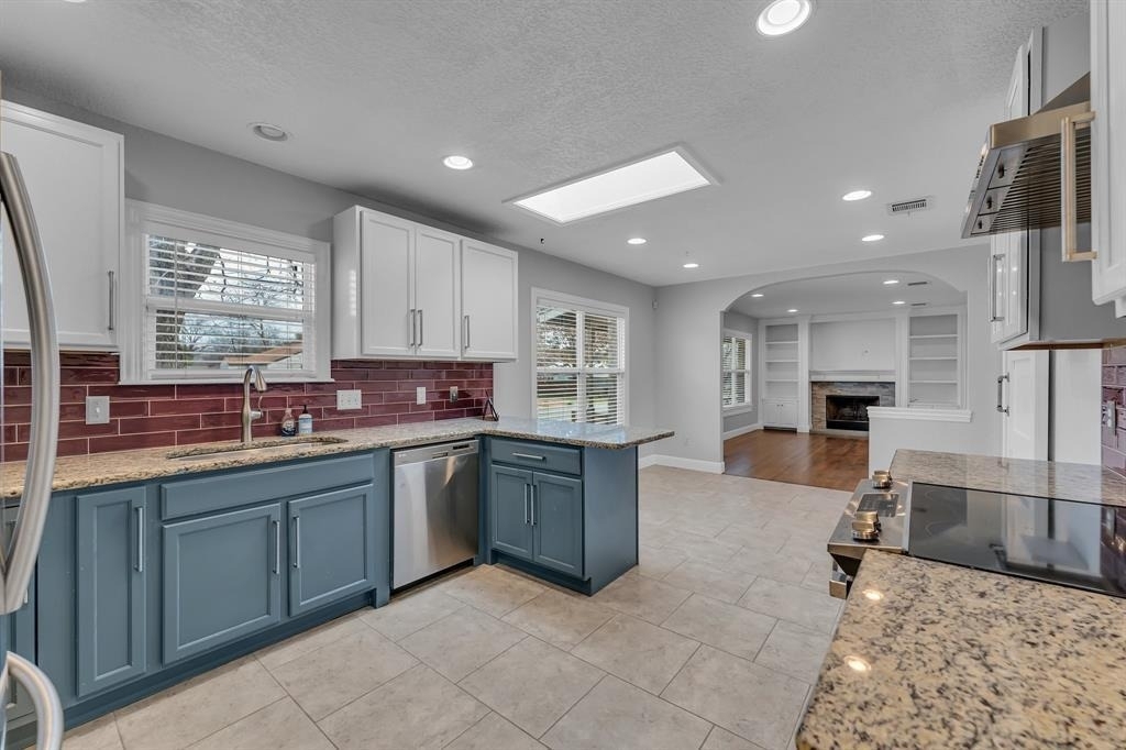 202 E 18th St - Photo 5