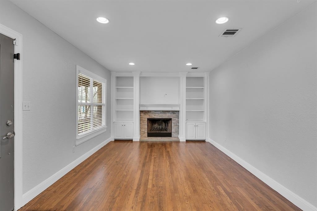 202 E 18th St - Photo 3