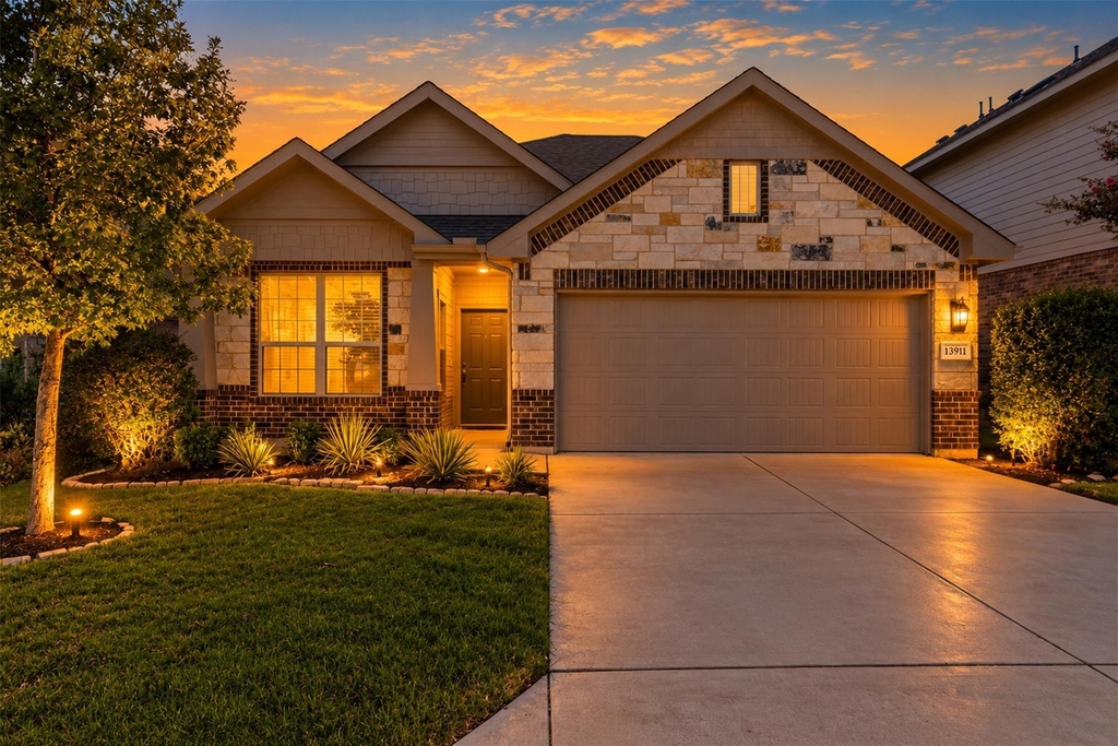 13911 Stripling Ln - Photo 0