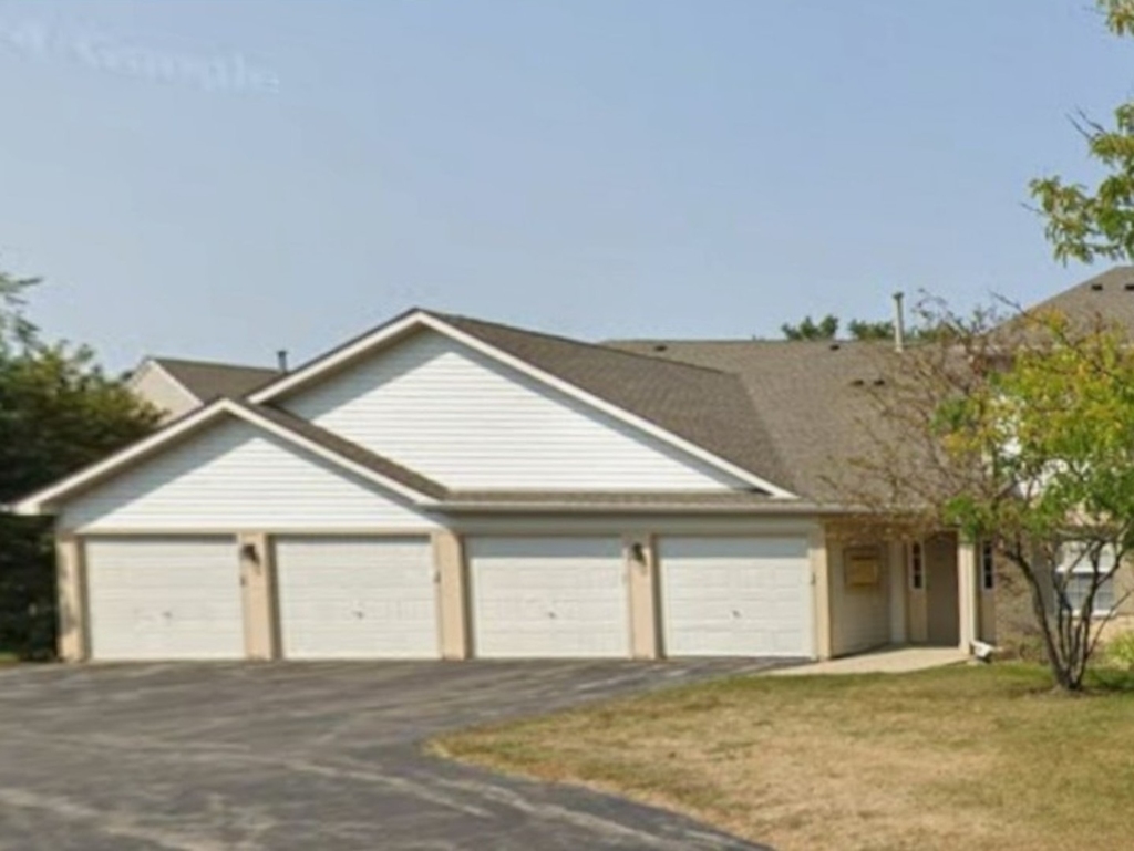 1303 N Red Oak Circle - Photo 0