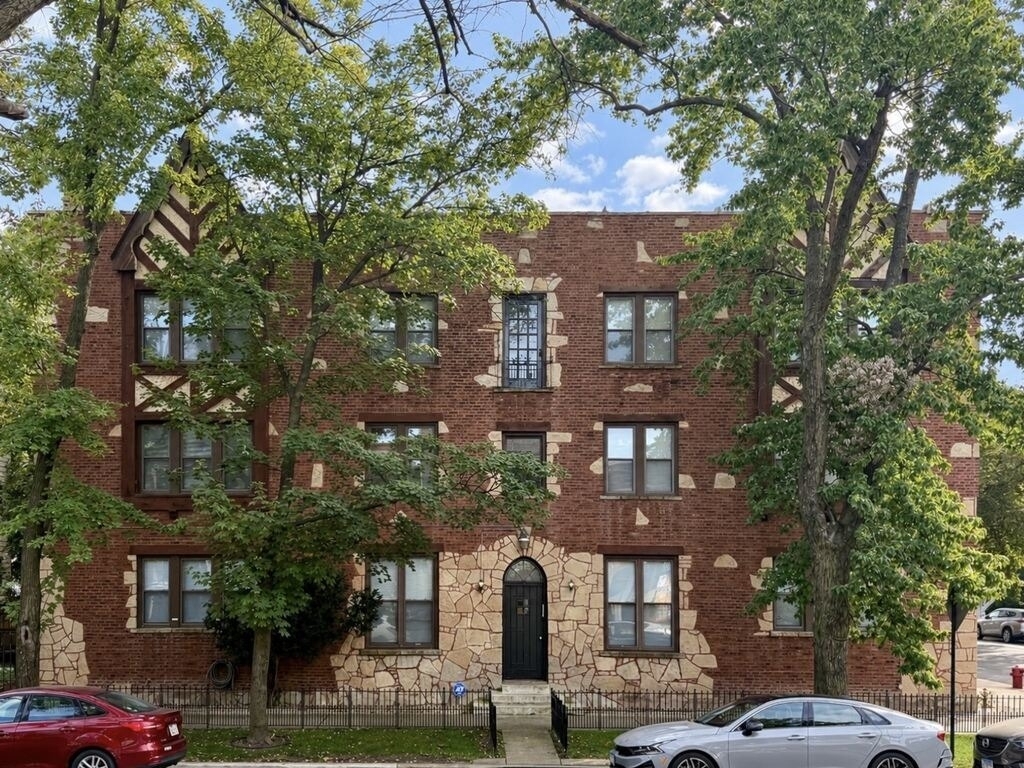 1955 W School Street - Photo 0
