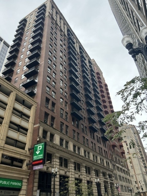212 W Washington Street W - Photo 0