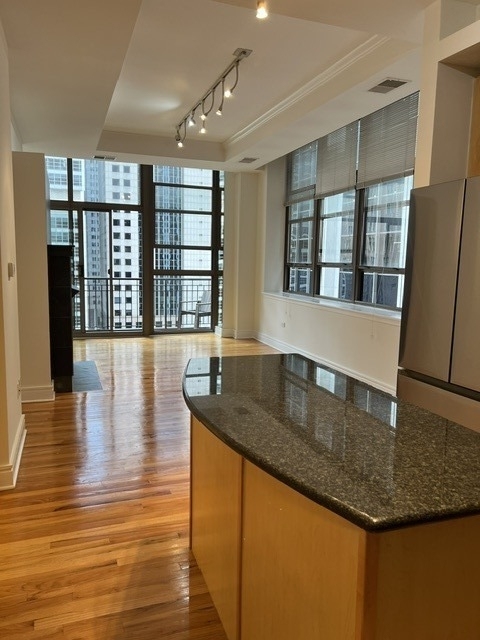 212 W Washington Street W - Photo 4