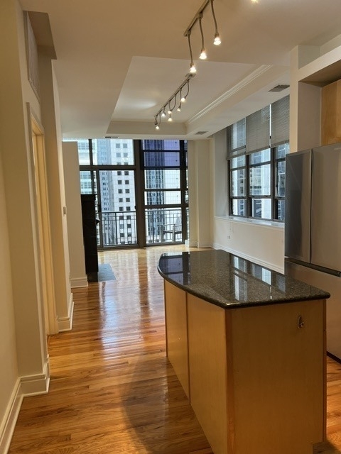 212 W Washington Street W - Photo 3