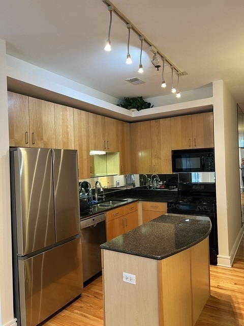 212 W Washington Street W - Photo 1