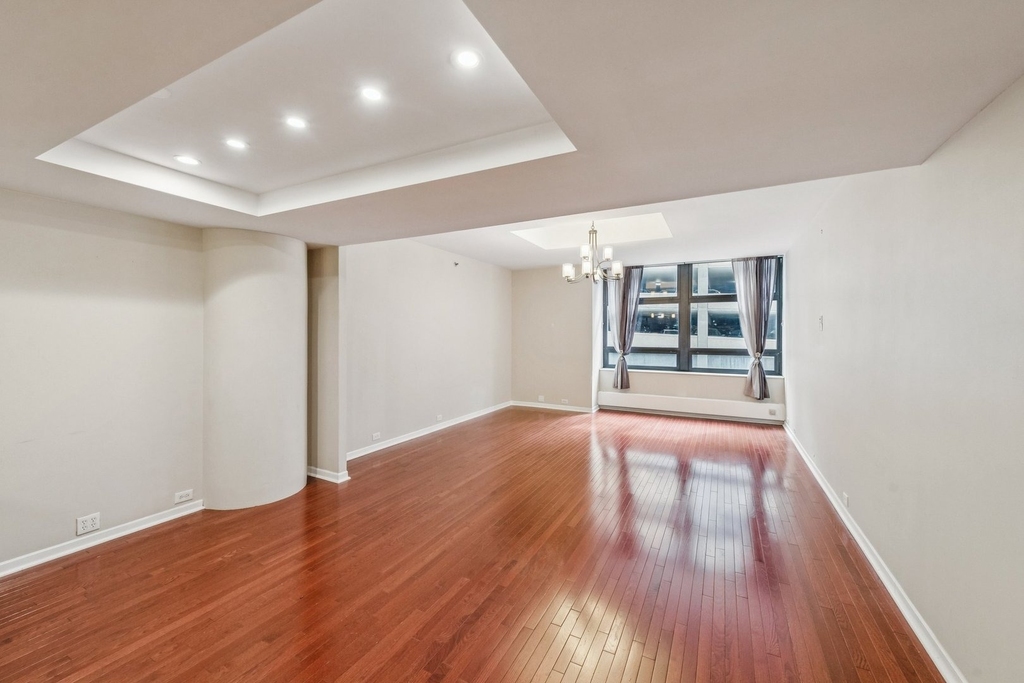 680 N Lake Shore Drive - Photo 4