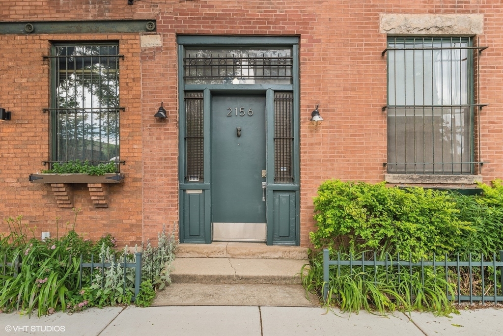 2156 W Hubbard Street - Photo 1
