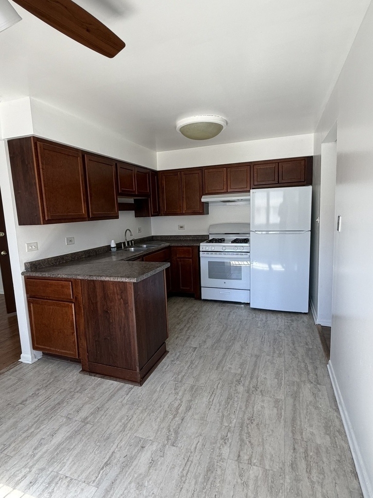 4549 Forest Avenue - Photo 3