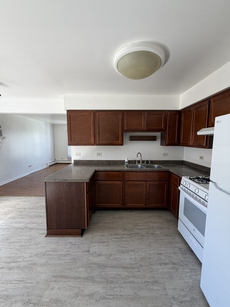 4549 Forest Avenue - Photo 4