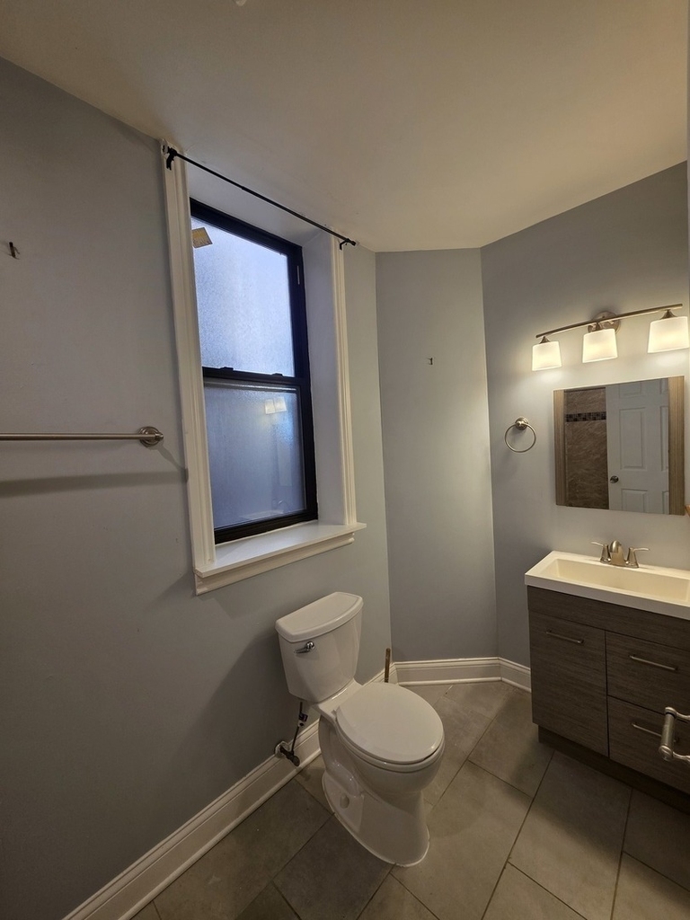 517 E 46th Place - Photo 11