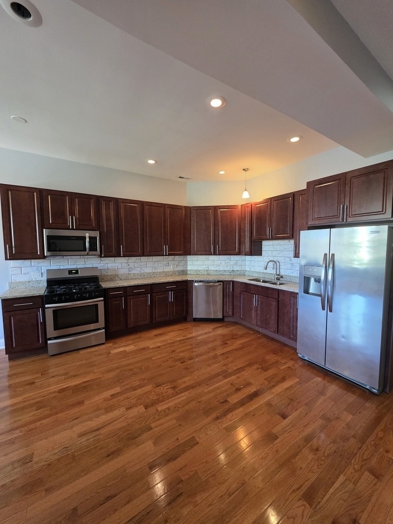 517 E 46th Place - Photo 5