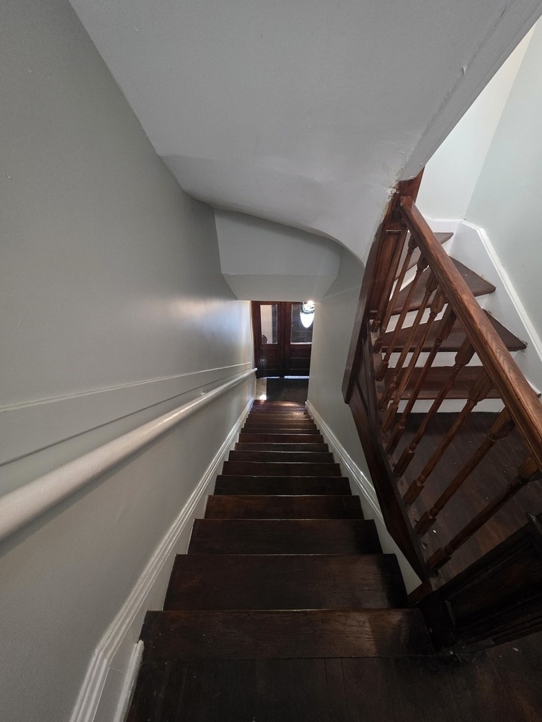 517 E 46th Place - Photo 2