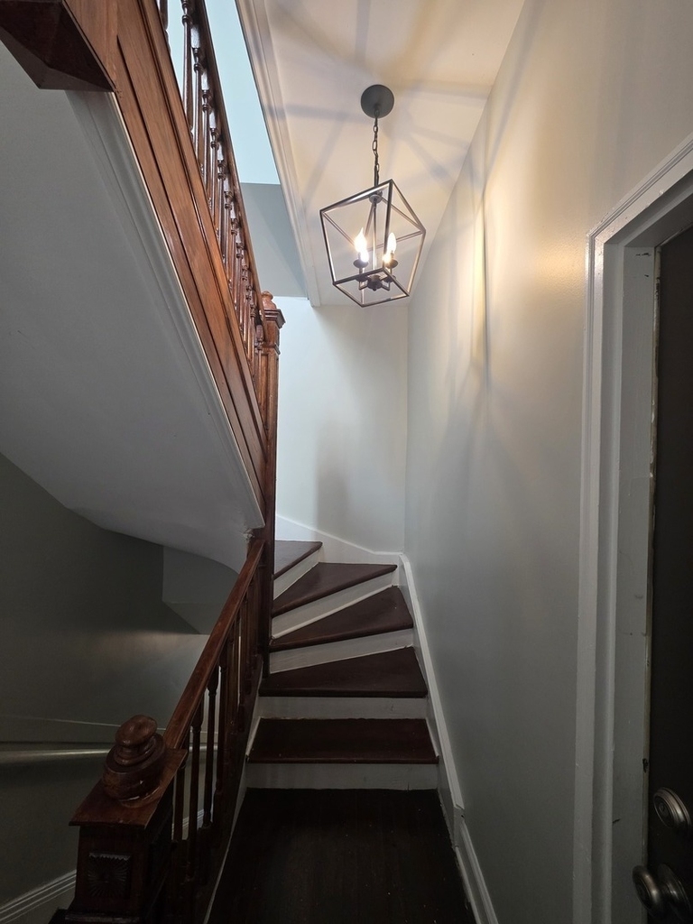 517 E 46th Place - Photo 4