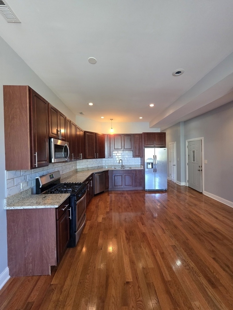517 E 46th Place - Photo 6