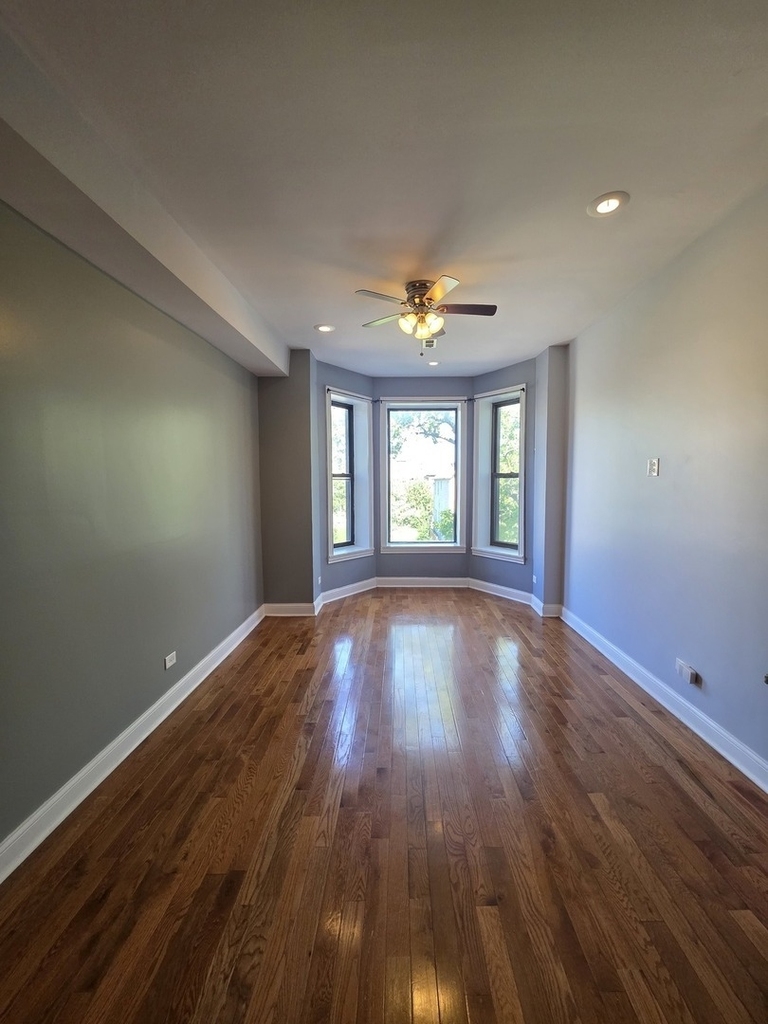 517 E 46th Place - Photo 8